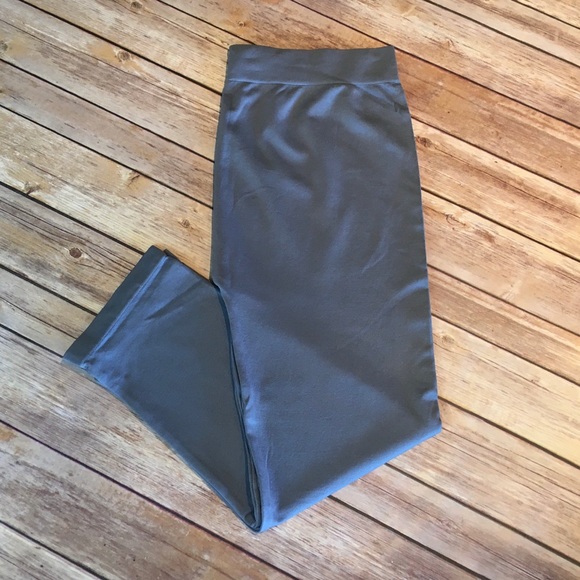 2 for 25 💕 Plus Size Seamless Capri Leggings - Picture 2 of 5